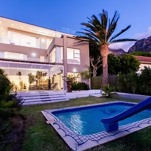 https://camps-bay-luxury-villa.hotels-capetown.com